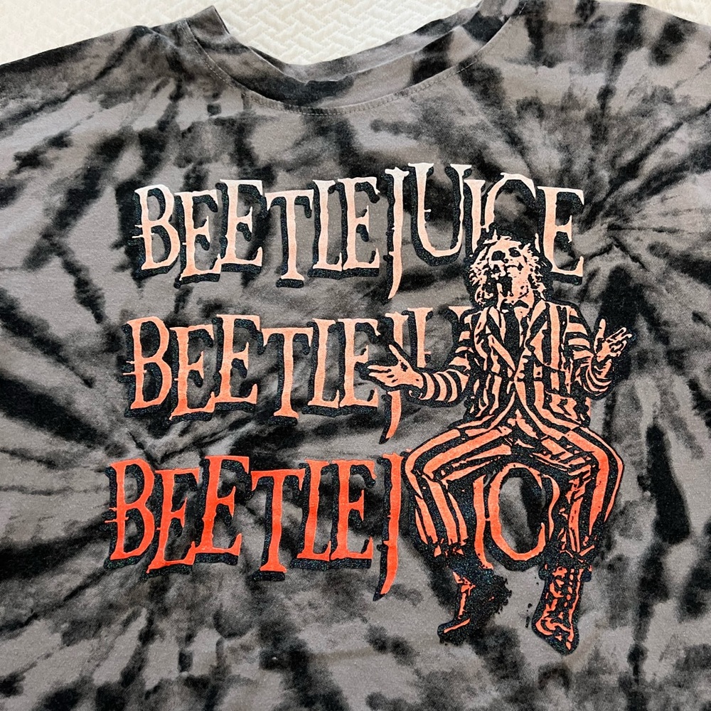 4 Kids tshirts size M and 1 sm